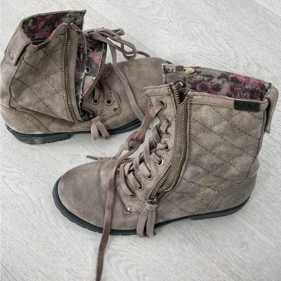 Size 8 Roxy boots - Picture 2 of 4
